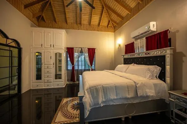 Affittacamere One Love Luxuray Guesthouse Montego Bay Giamaica