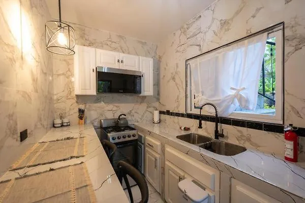One Love Luxuray Guesthouse Montego Bay 0*,  Giamaica